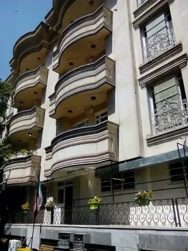 مدرسه مهرآیین، نمای ساختمان دبیرستان دوره اول دخترانه مهرآیین